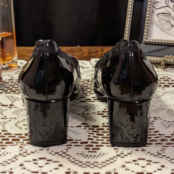 EUC Bandalino Black Patent Leather Scalloped Bow Pumps BD7Oceanna, US Women's 6M - Picture 5 of 8